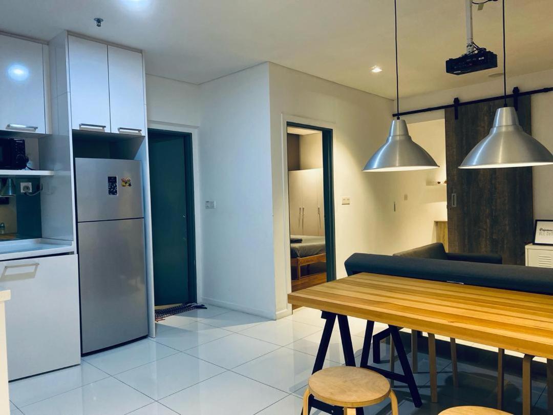 Mercu Summer Suits By Zone Apartemen