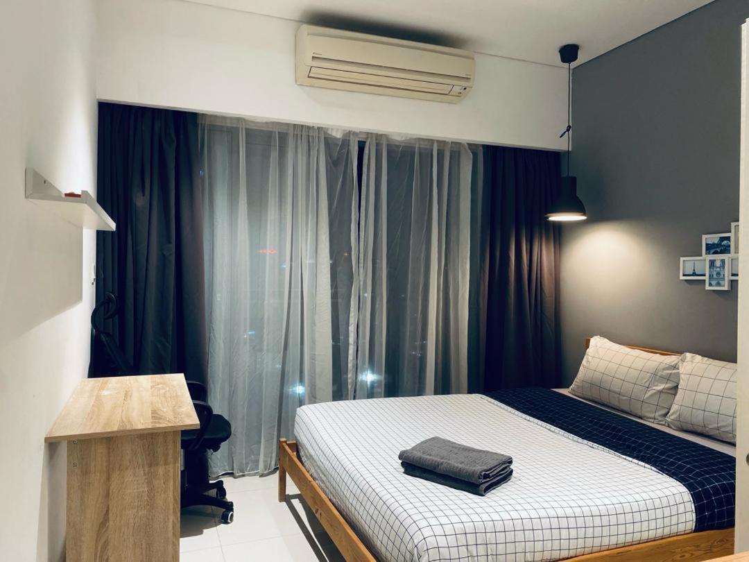 Mercu Summer Suits By Zone Apartemen *